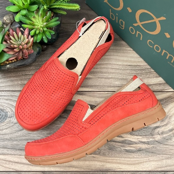 NIB BOC Born Georgia II Perforated Comfort Slip On Loafer Shoes 8M 39 Coral - Picture 1 of 11